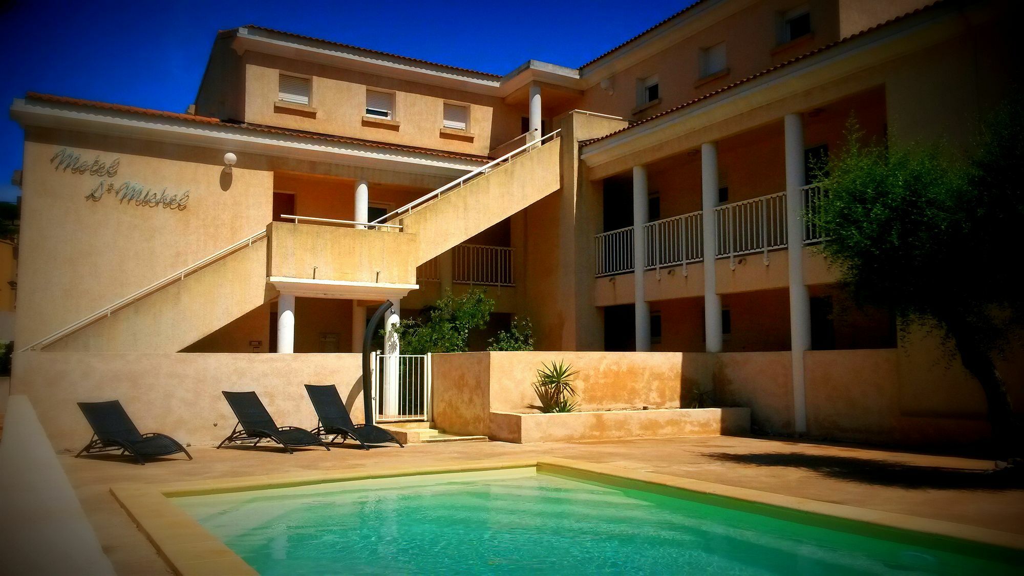 Residence Saint Michel Л'Иль-Рус Экстерьер фото